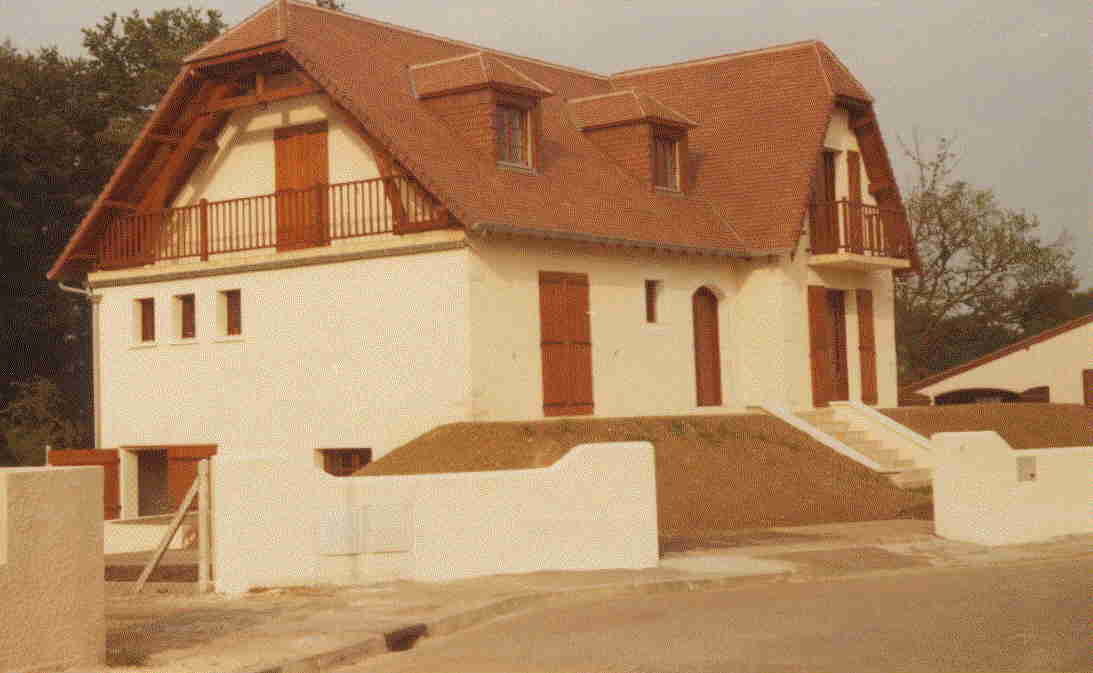 Vous remarquerez qu'il y a pas mal de boulot, je crois que nous sommes en été 1983